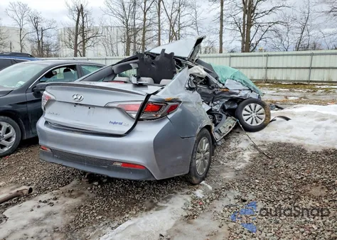 2016 Hyundai Sonata Hybrid from USA, damaged, VIN KMHE24L18GA030150